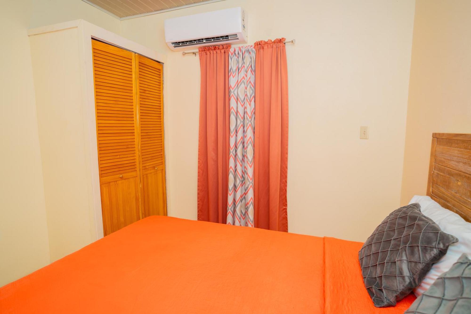 Connie'S Comfort Suites St. John's Kültér fotó