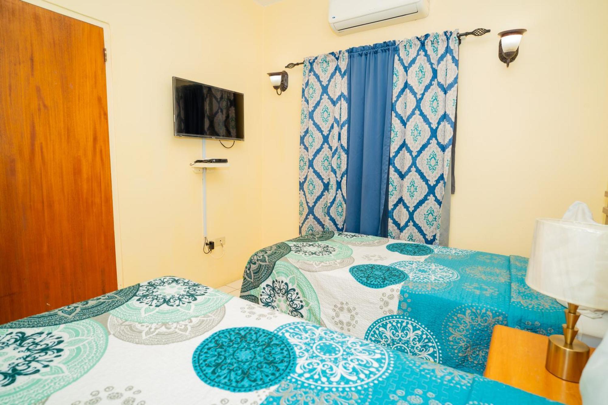 Connie'S Comfort Suites St. John's Kültér fotó